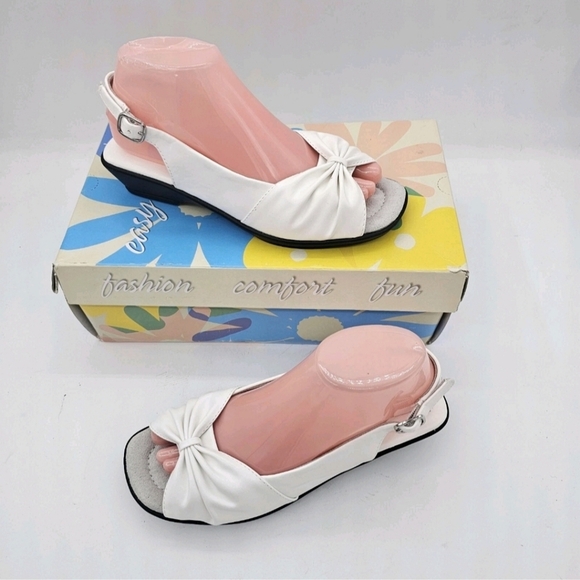Easy Street Womens Fantasia Sandal Gathered Slip On Elastic Slingback White 7.5M - Picture 2 of 14